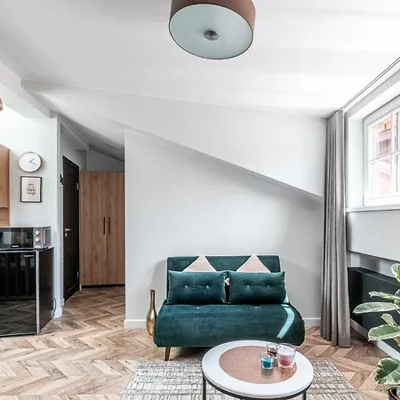 Modern Velvet Cathedral Square Studio Apartment *
