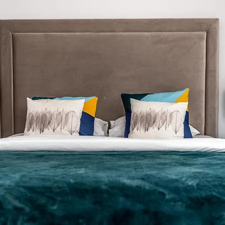Apartment Modern Velvet Cathedral Square Studio