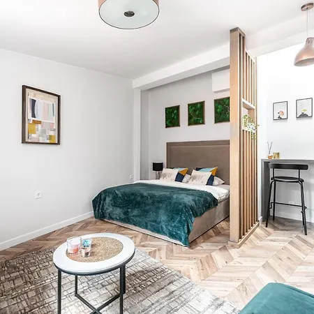 Modern Velvet Cathedral Square Studio * Vilnius