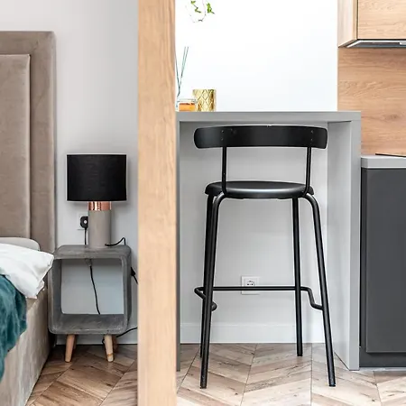 Апартаменты Modern Velvet Cathedral Square Studio