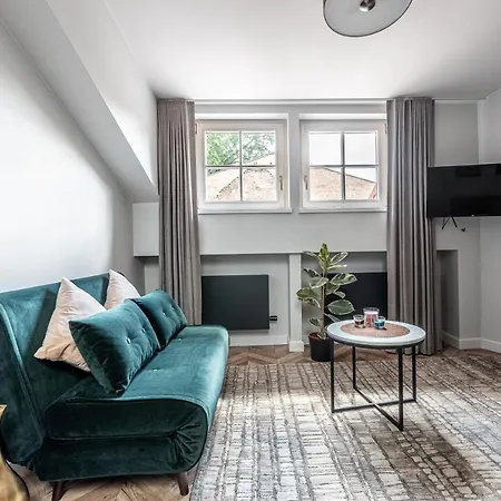 Modern Velvet Cathedral Square Studio Вильнюс